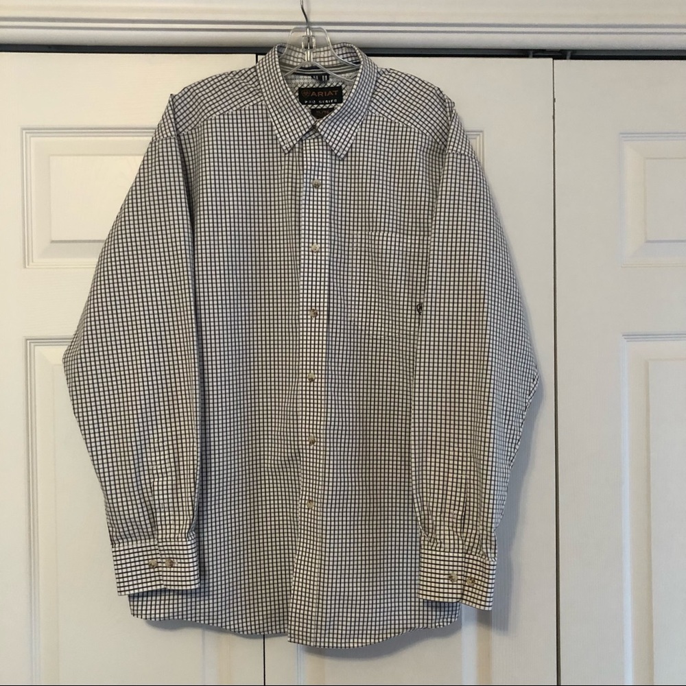 Ariat Pro Series Men’s long sleeve button down dress shirt. White w/gray. XL